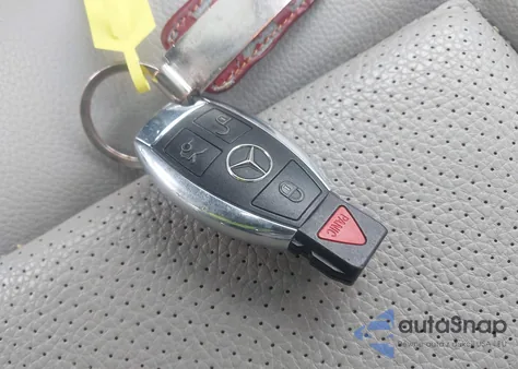 2013 Mercedes-Benz E 350 4Matic z USA, uszkodzony, nr VIN WDDHF8JB8DA767309